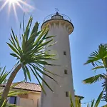 Seaside Escape With Pool View 比比翁