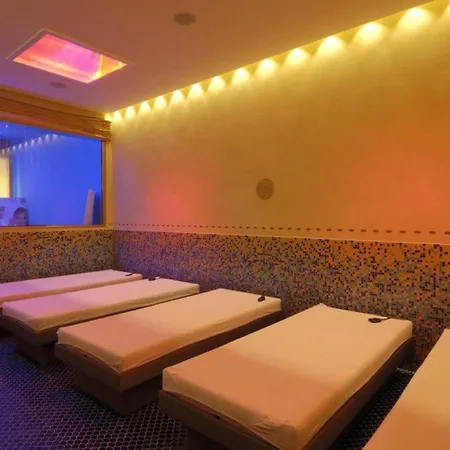 شقة Seaside Escape With Pool View