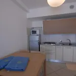 Seaside Escape With Pool View Apartment *