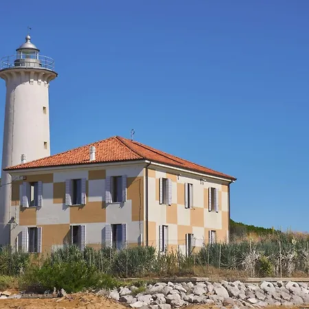 Apartman Seaside Escape With Pool View