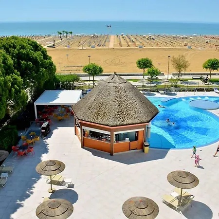 Apartment Seaside Escape With Pool View *