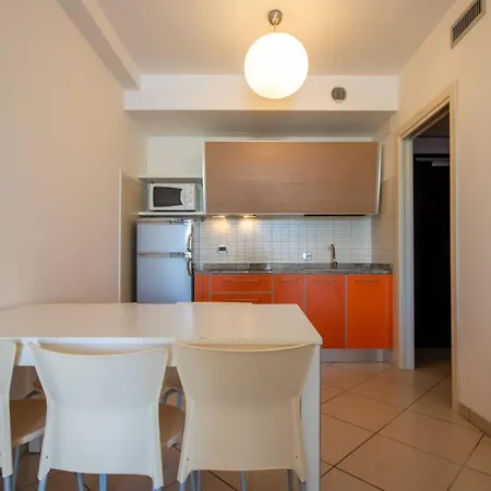 Seaside Escape With Pool View Appartement Bibione