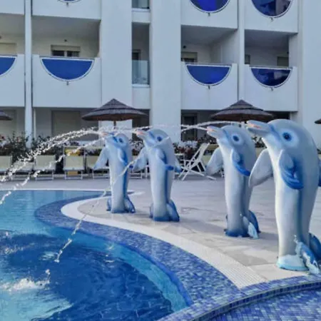 Seaside Escape With Pool View דירה ביביונה