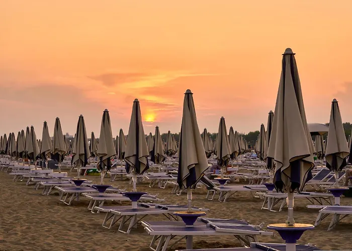 Seaside Escape With Pool View Lägenhet Bibione
