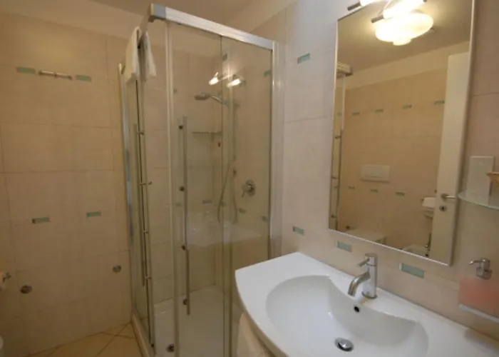 Seaside Escape With Pool View Apartman *