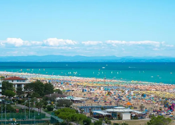 Seaside Escape With Pool View Lägenhet Bibione