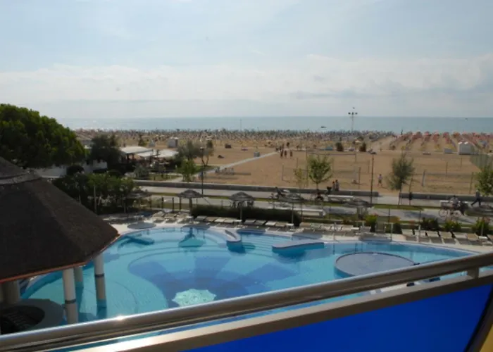 Seaside Escape With Pool View Lägenhet Bibione